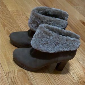 Women’s Ugg Bootie